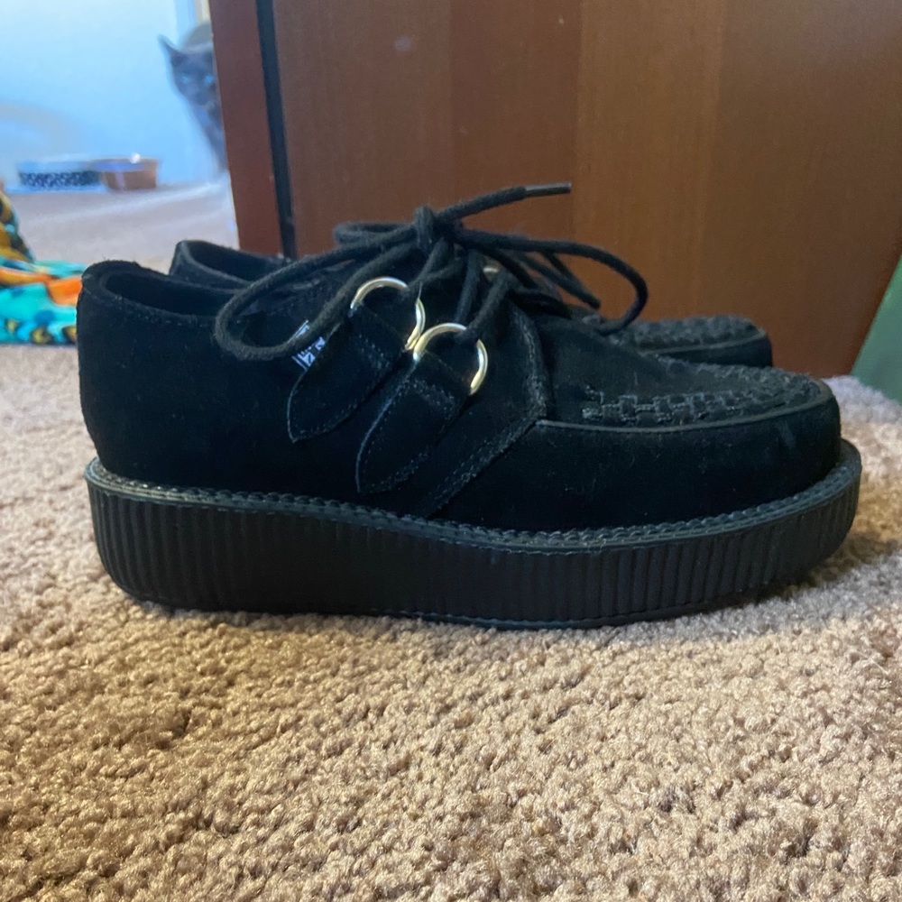 TUK creepers size 6
